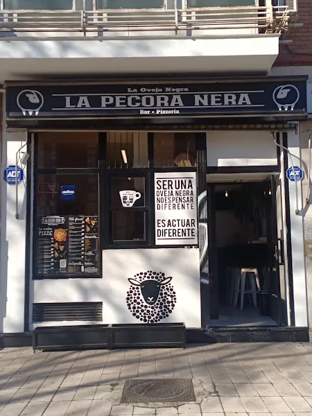 Pizzería La Oveja Negra Aluche. - Pizzería en Madrid - foto 2