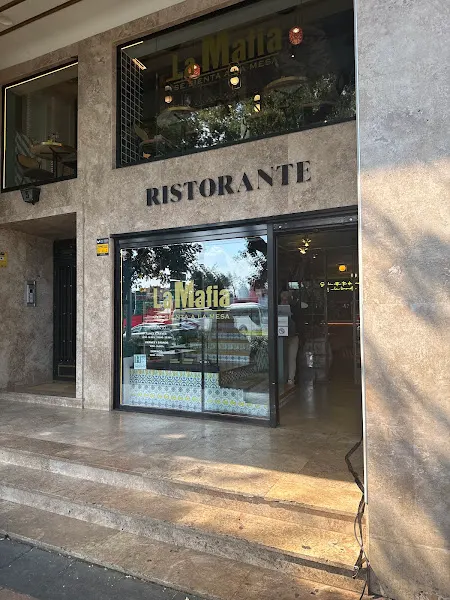 La Mafia se sienta a la mesa