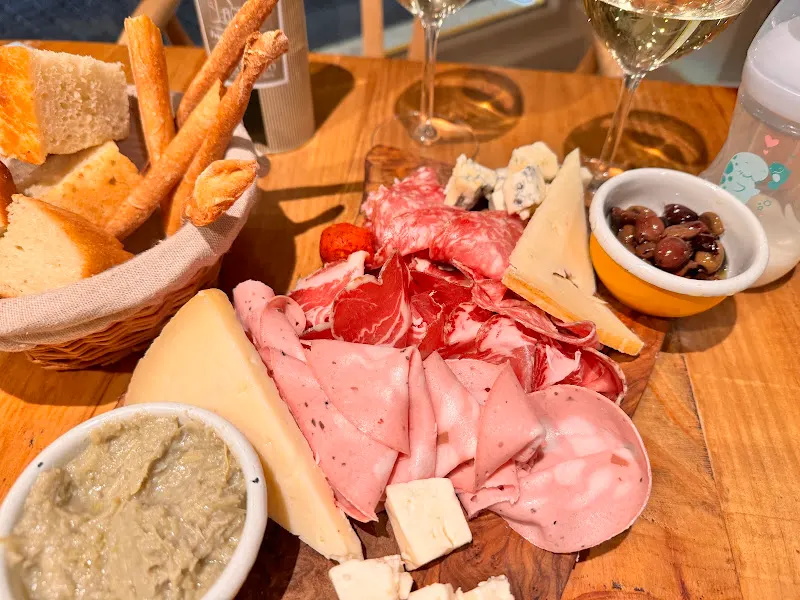 LETTERA TRATTORIA MODERNA