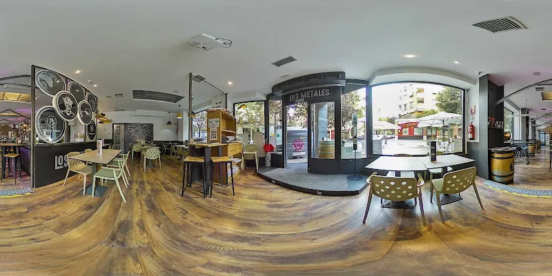 Los Metales Bar & Kitchen