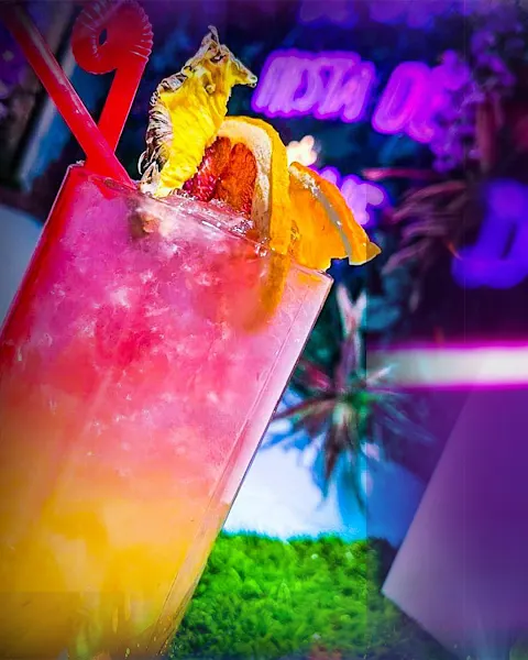 Hibou Shishas & Cocktails