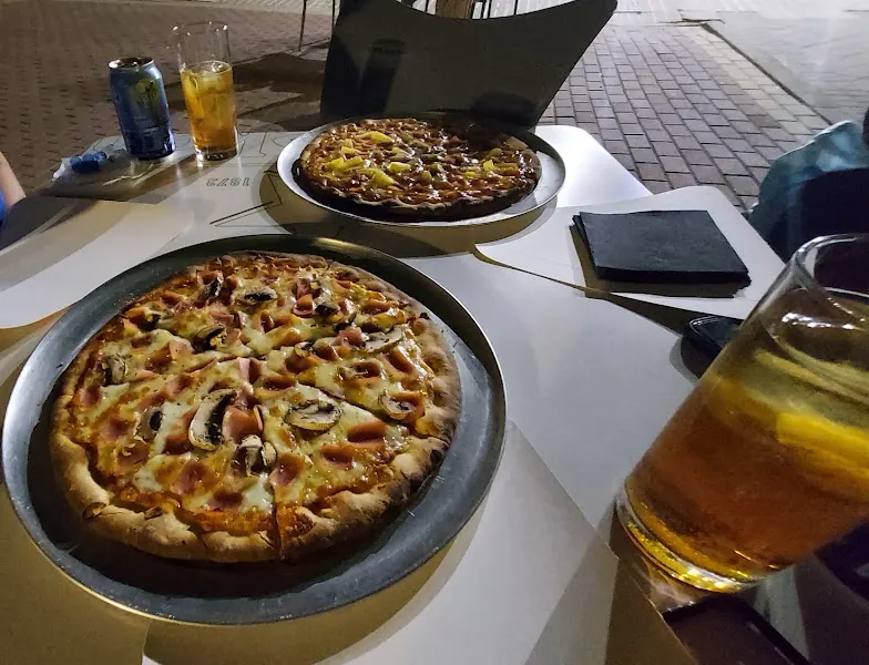 Pizzeria Black And White