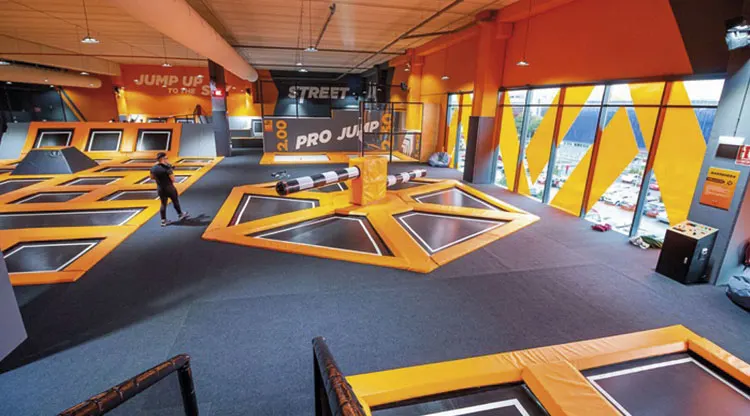 Urban Planet Las Rejas: Trampoline Park - Centro de ocio en Madrid - foto 2