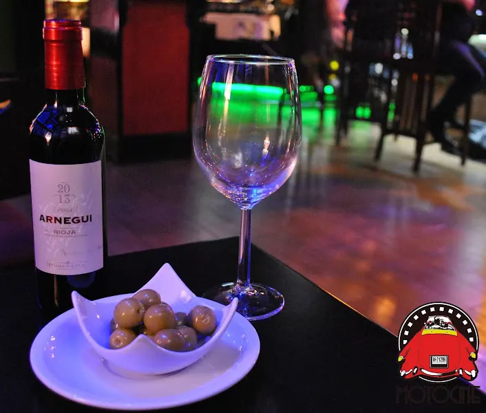 MotoCine Bar
