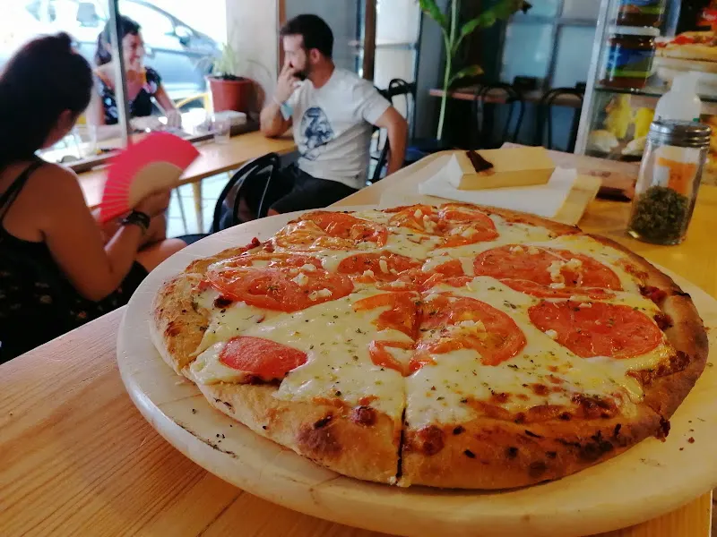 Kuk Pizza y empanadas argentinas