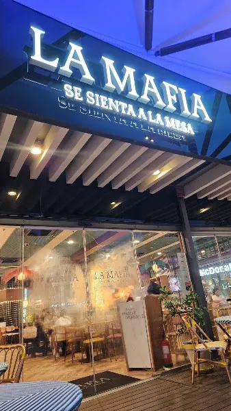 La Mafia se sienta a la mesa