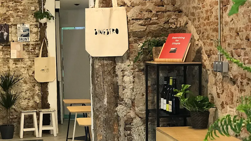 Siniestro - Cafetería en Madrid - foto 2