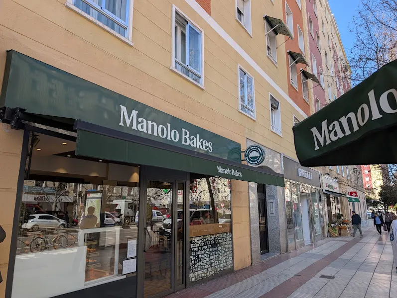 Manolo Bakes