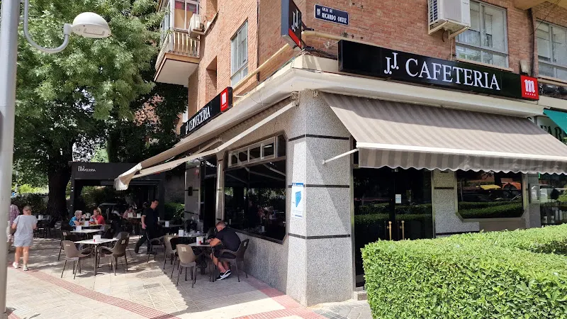 Cafetería Bar Terraza J.J. Elipa - Bar en Madrid - foto 2