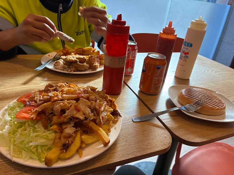 Dali Pollo al Carbón