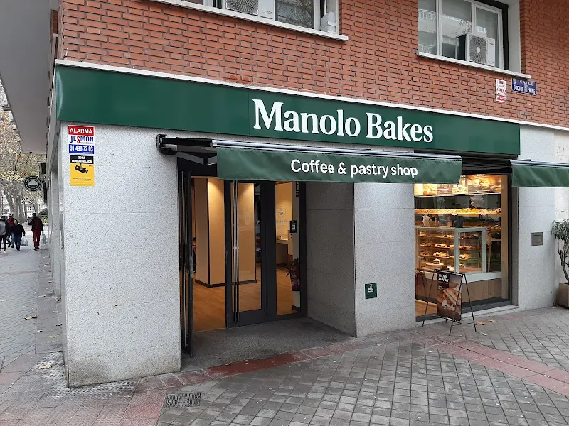 Manolo Bakes