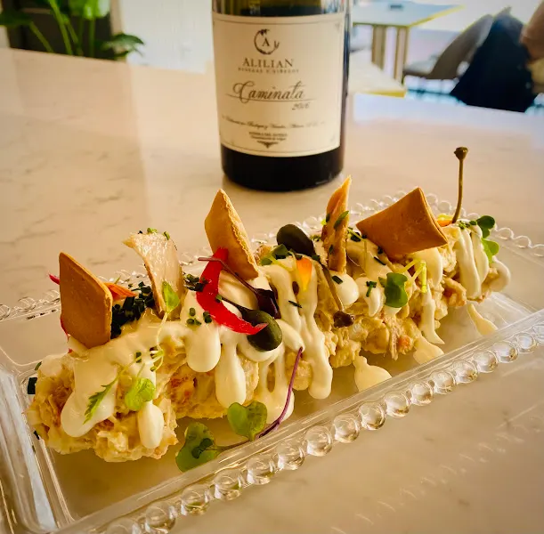 Vins Wine Bar