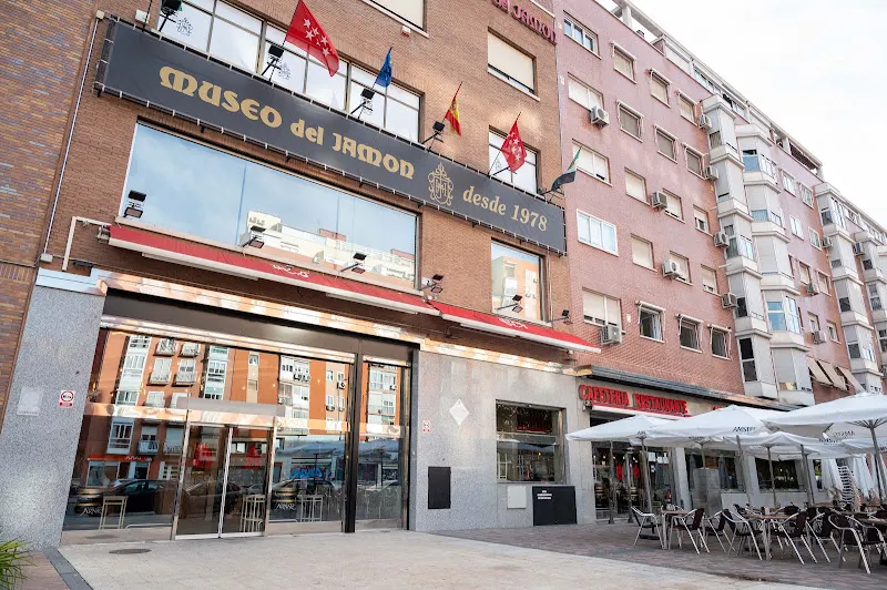 Restaurante Museo del Jamón Avda Córdoba - Restaurante especializado en tapas en Madrid - foto 2