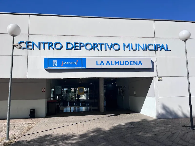 Centro Deportivo Municipal La Almudena - Centro deportivo en Madrid - foto 2