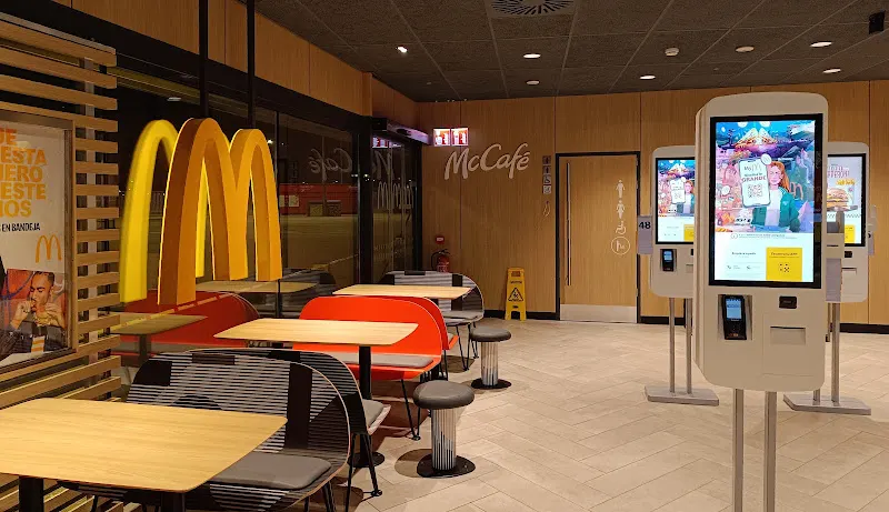 McDonald's - Restaurante de comida rápida en Madrid - foto 2
