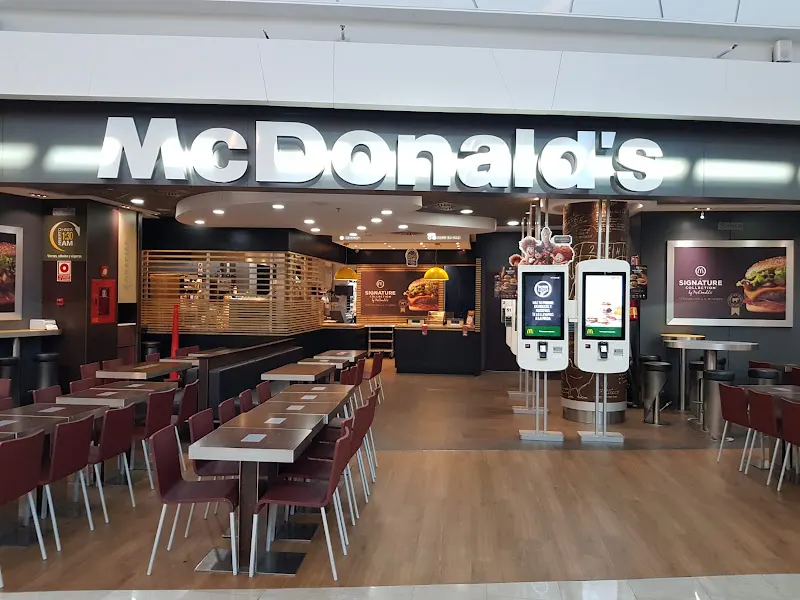 McDonald's - Restaurante de comida rápida en Madrid - foto 3