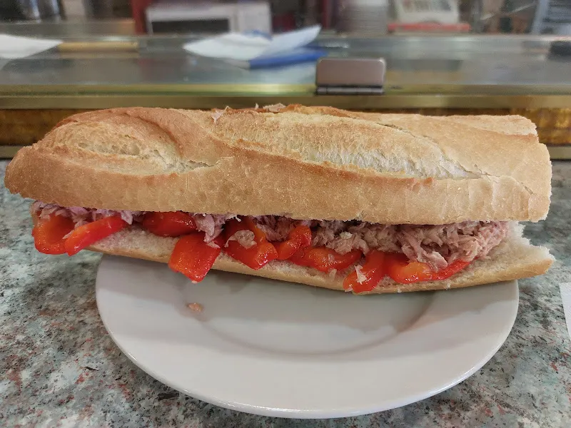 Mesón Jamonería La Armuña - Bocatería en Madrid - foto 2