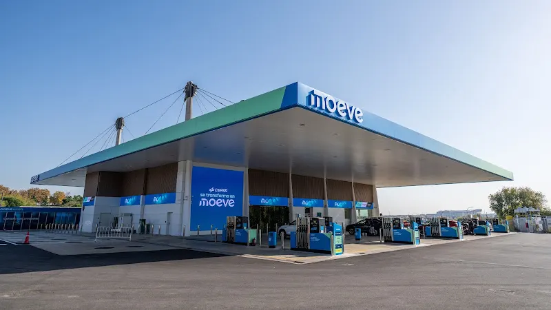 Estación de servicio Moeve - Gasolinera en Madrid - foto 2