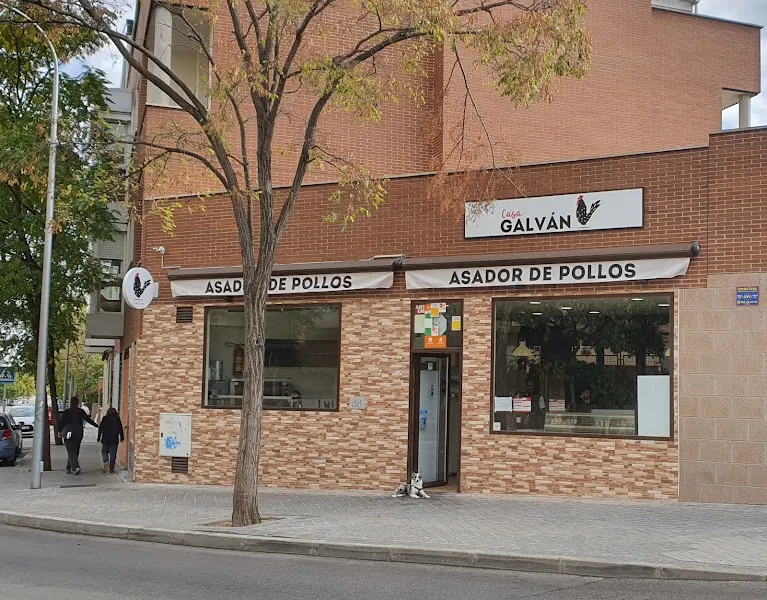 Asador de Pollos Casa Galván - Restaurante especializado en pollo en Madrid - foto 2