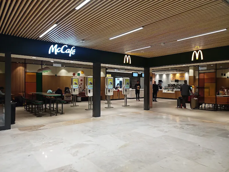 McDonald's - Restaurante de comida rápida en Madrid - foto 2