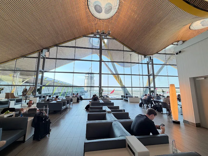 Sala VIP Neptuno Aeropuerto Adolfo Suárez Madrid Barajas T4S (MAD)