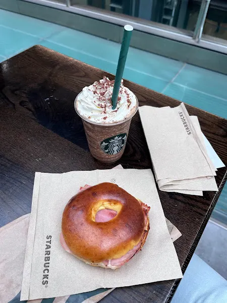 Starbucks - Cafetería en Madrid - foto 2