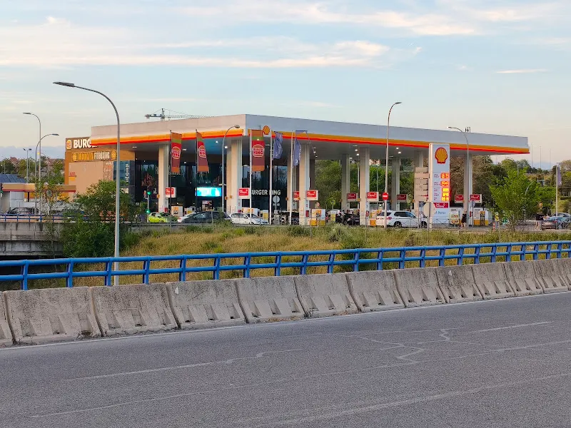 Shell M-40 - Gasolinera en Madrid - foto 2
