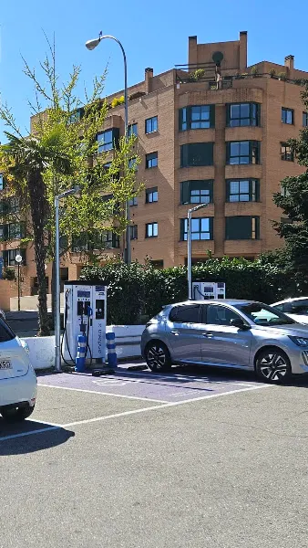Endesa X Charging Station - Estación de carga de vehículos eléctricos en Madrid - foto 2
