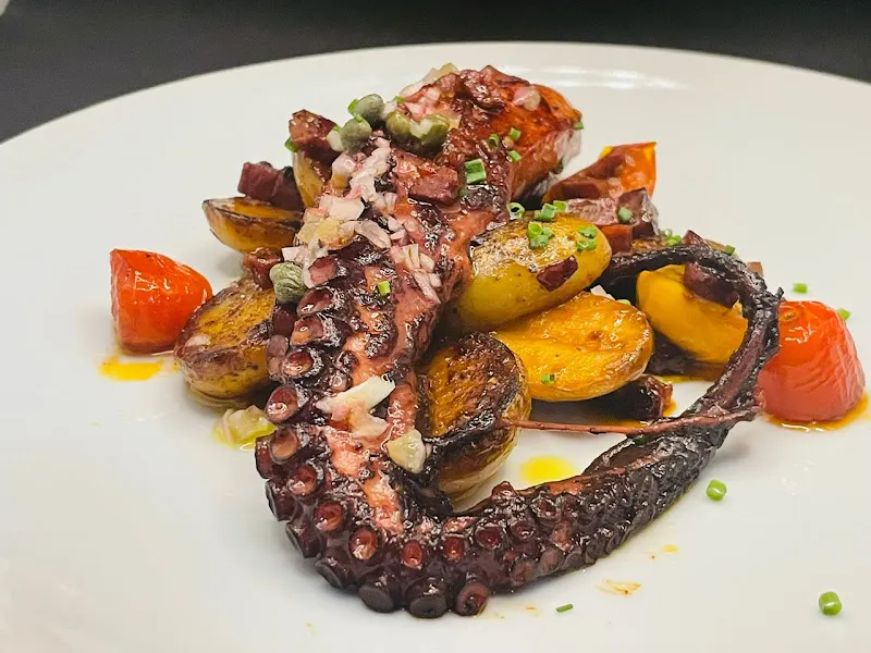 Lincoln 32 RESTAURANT & BISTRO