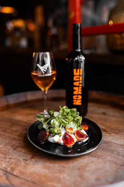 Garage Bar Barcelona – Vinos naturales y platos de temporada