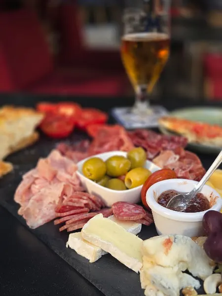 DAKANA | Restaurante, Coctelería, Bar,Vermutería - Barcelona