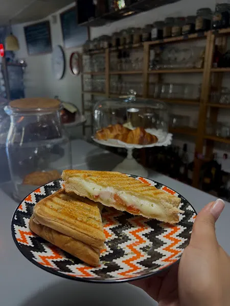 MONTY'S