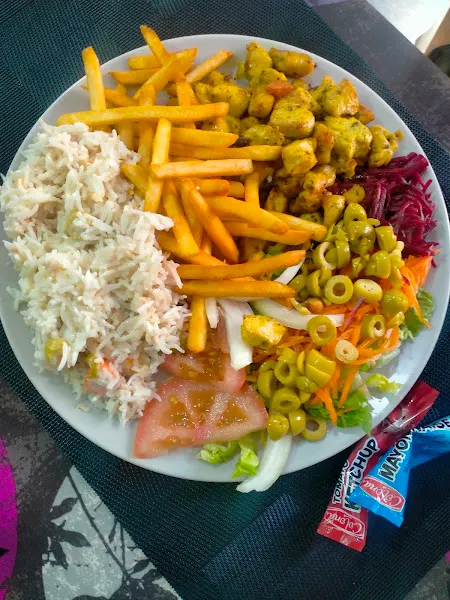 Bar Restaurante Foradada - Comida Latina Casera