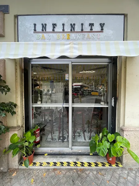 INFINITY BAR - Restaurante de brunch en Barcelona - foto 2