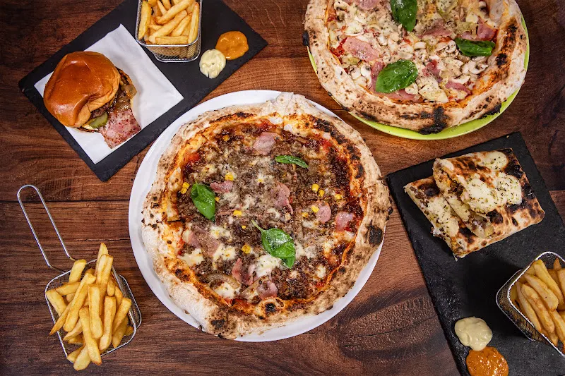 Casa Mia Delicious Pizza حلال Halal