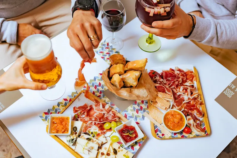 El Patio de Pepa | Tapas y Cócteles en el centro de Valencia - Bar restaurante en València - foto 2
