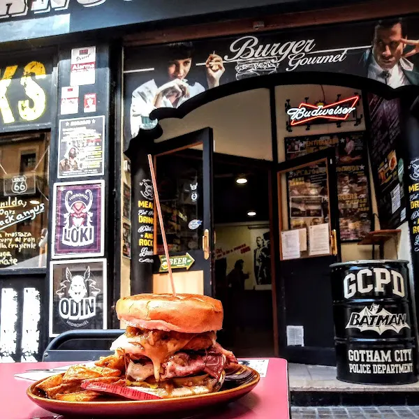 LA PIEDRA ANGULAR - Hamburguesería en València - foto 2