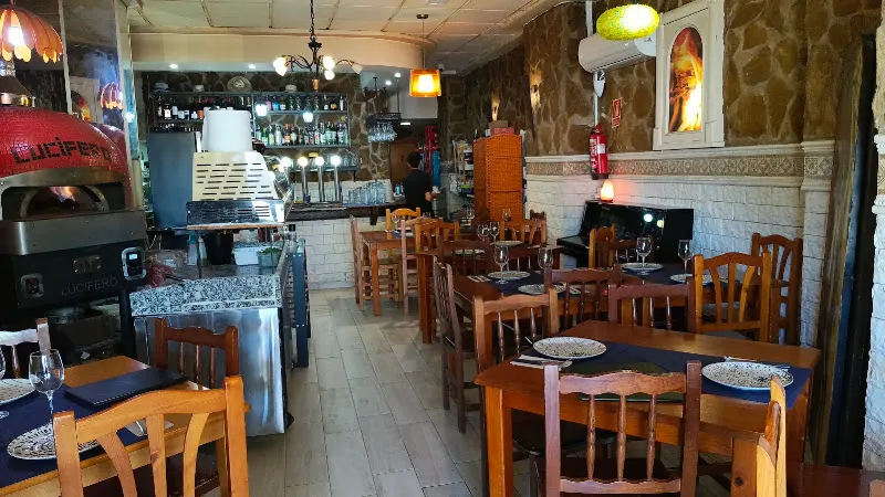 Pizzeria braseria Lucifero - Restaurante italiano en València - foto 2
