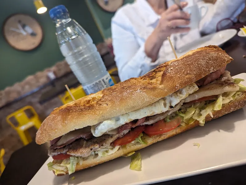 Bocadi'Yos Bar Café | Desayunos | Almuerzos | Cenas | Tapas - Restaurante en Tavernes Blanques - foto 3